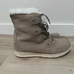 Sorel boots size 9 women’s- Joan Explorer